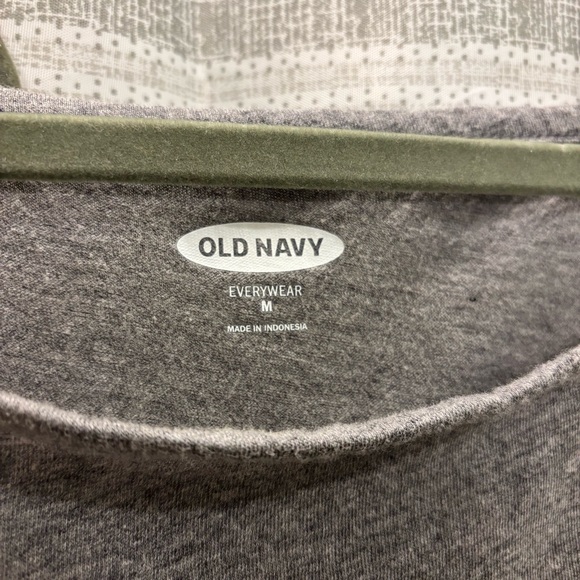 Two Women’s Old Navy Tank Tops Size M / Medium, Grey & Red - Picture 3 of 6